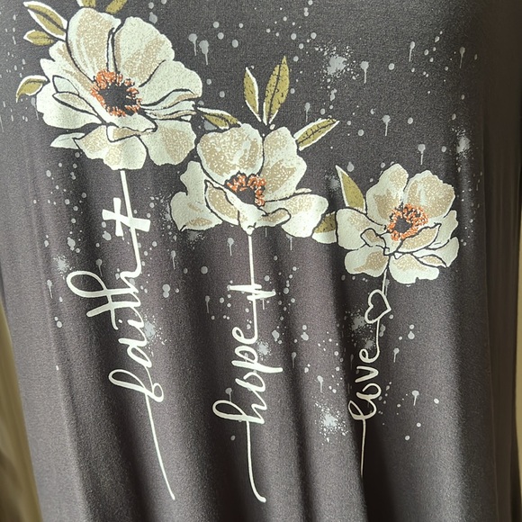 Cato Gray Short Sleeve “Faith Hope Love”Flowered Dress W/Pockets - Picture 3 of 9